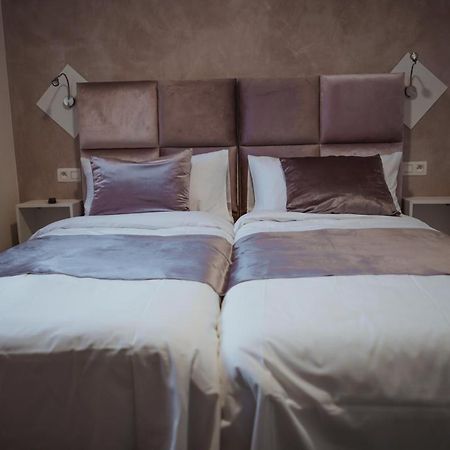 Hotel Onyx Expo Jette Luaran gambar