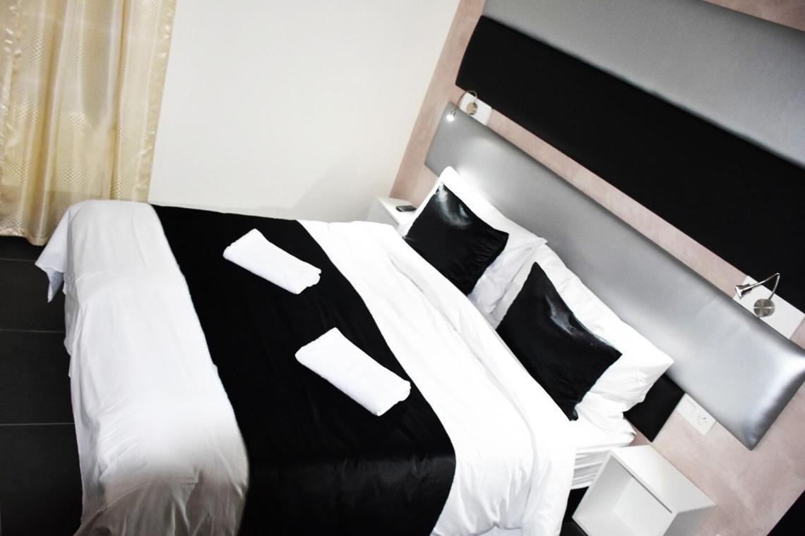 Hotel Onyx Expo Jette Luaran gambar