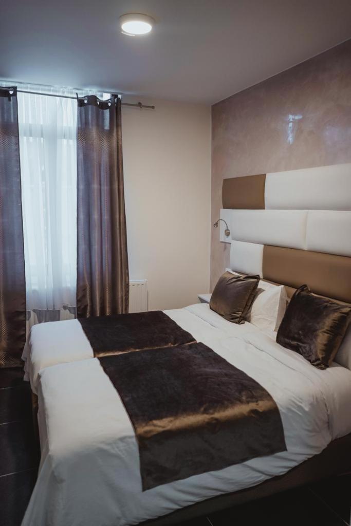 Hotel Onyx Expo Jette Luaran gambar